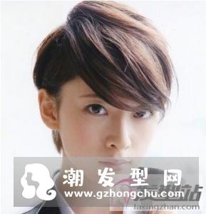 女生好看的短发发型 斜庞克短发塑造中性美
