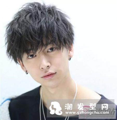 男生烫发可以烫哪款 日系定位烫烫帅气新潮