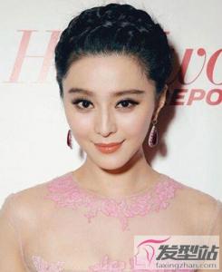 中年简单气质盘发 大方优雅年轻好几岁