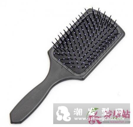 头发又扁又塌是什么原因？头发又油又塌怎么办？