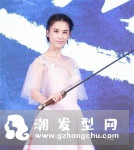 黄圣依短发发型图片 深发色果然好看