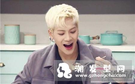 方形脸适合什么发型男 时尚烫发修颜帅气让你变身潮男