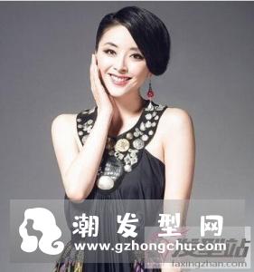 中年女士成熟盘发 减龄洋气韵味十足