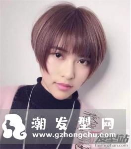 女生短发剪到什么位置最好看 今年流行齐腮短发清新修颜