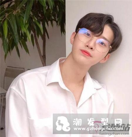 戴眼镜男生适合什么发型 近视眼也帅翻天