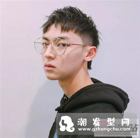 把两边剃掉的发型叫什么 铲青男生两边铲帅气迷人