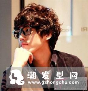 男生适合的烫发发型 小卷烫发灵动显发量