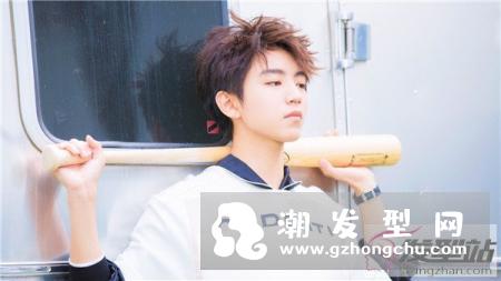 男生好看的发型 微烫发型尽显潮男气质
