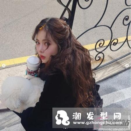 秋冬卷发热度不减,特别是羊毛卷发超多女星都纷纷换上