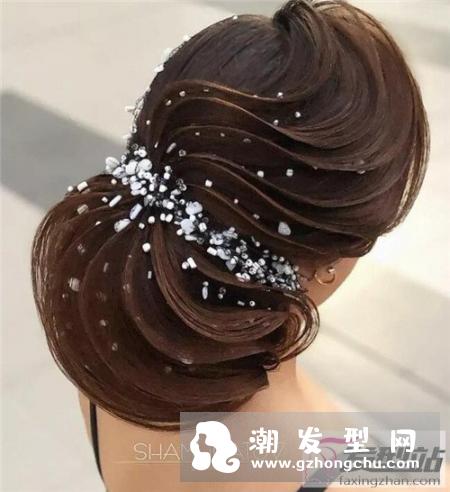 欧式晚装盘发宫廷风贵妇盘发,每一丝发丝纹理尽显造型师严谨的态度