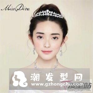 适合戴皇冠的发型 打造浪漫梦幻公主