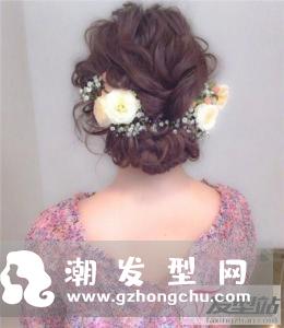 鲜花优雅盘发 打造唯美田园风