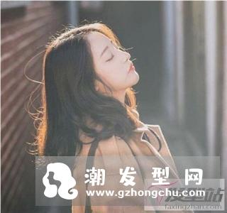 锁骨发应该烫什么卷好看 发尾微卷优雅减龄兼备