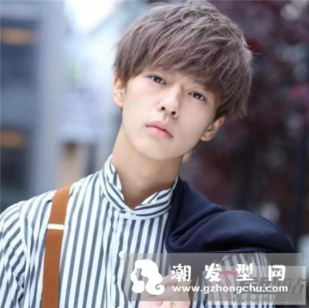 头型不饱满适合的发型 定位烫让你变帅气