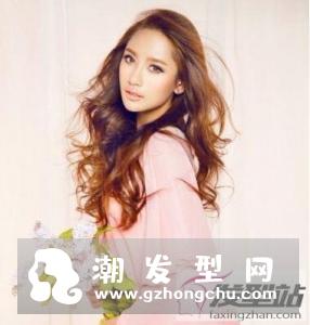 40岁女人发型烫中长发 洋气修颜重塑少女风采