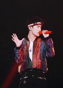 男生发带怎么戴好看 易烊千玺发带造型图片