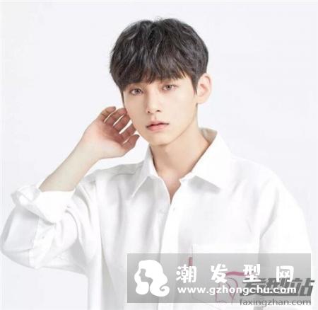 新款韩版男生发型 让你帅气时尚一整年
