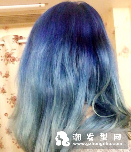 黑蓝色头发掉成啥颜色 是直接染么