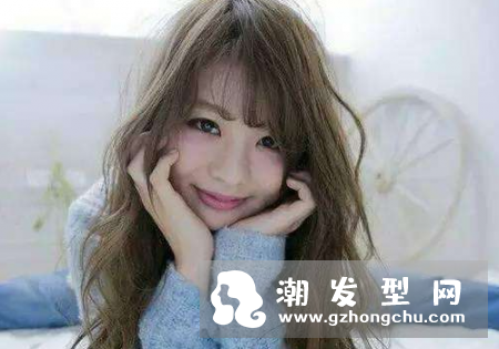 染什么发色低调还显白 灰雾发色要漂吗