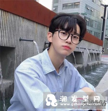 戴眼镜男生适合什么发型 近视眼也帅翻天