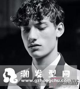 男生适合的烫发发型 小卷烫发灵动显发量