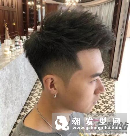 男生两边铲发型推荐 帅气型男发型潮范十足