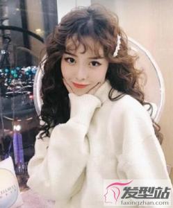 流行的筷子烫发型 轻松塑造优美卷发