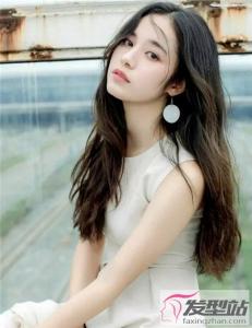 90后踏入脱发大军 脱发原因及护理技巧