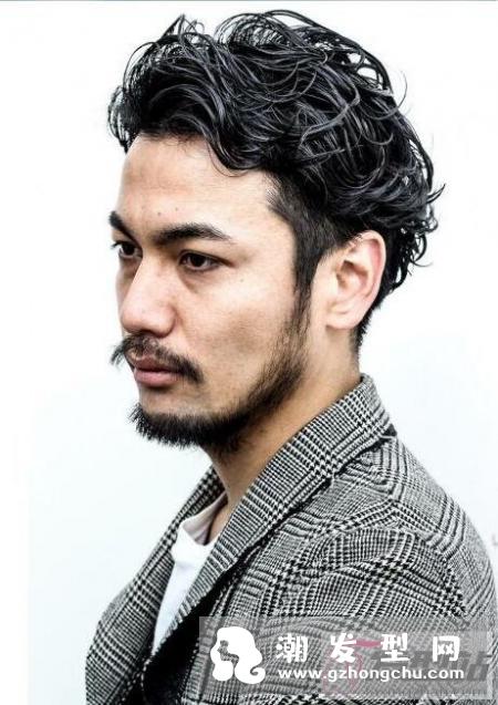 2019男士流行卷发发型 男士大爱满头小卷短发烫发显露时尚感！