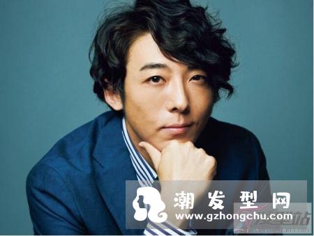 2019男士流行卷发发型 男士大爱满头小卷短发烫发显露时尚感！