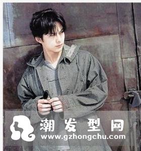 男生日系长发发型 慵懒中不乏个性魅力