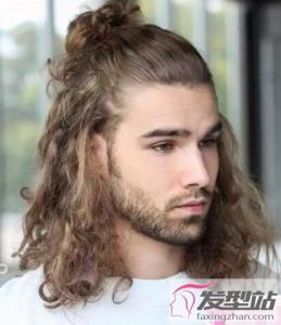 男生齐肩发怎么留 这样剪极具时尚绅士范