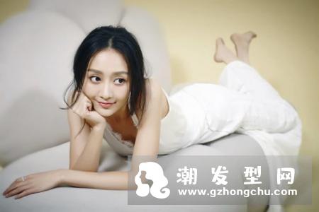 嬉皮卷发怎么烫好看 灵动复古席卷时尚圈
