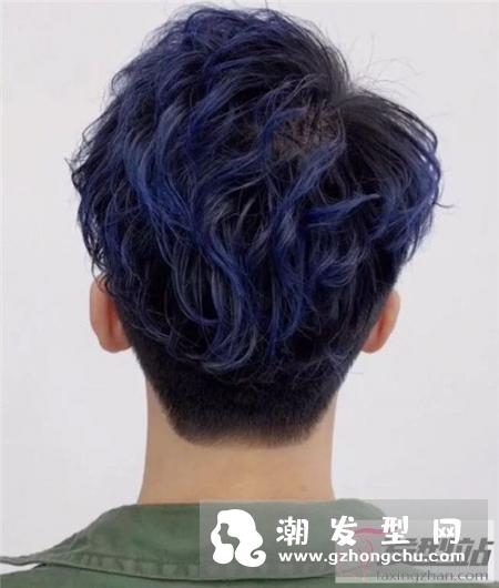 男生后脑勺扁平发型 剃半边 雕刻打造帅哥