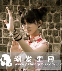 高发髻丸子头发型 发髻就是要扎得高的才青春