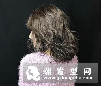 染什么发色低调还显白 灰雾发色要漂吗