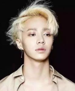 男生逗号头怎么弄 逗号头才是男性发型大势
