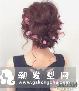 鲜花优雅盘发 打造唯美田园风