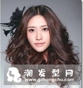 怎么吹头发吹得蓬松又好看？徒手吹出蓬松发根技巧，手残也能吹出蓬松感