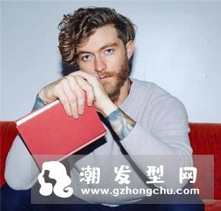 男士烫发纹理发型 将自己打造得更潮