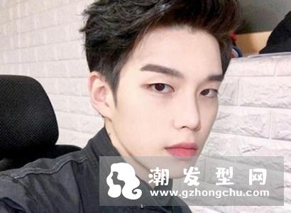 网红男生发型这款齐刘海锅盖头是深受网红喜欢的发型