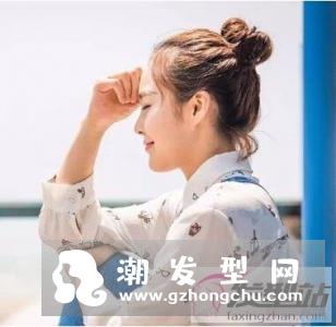 松散风格的盘发发型 慵懒中彰显优雅气质