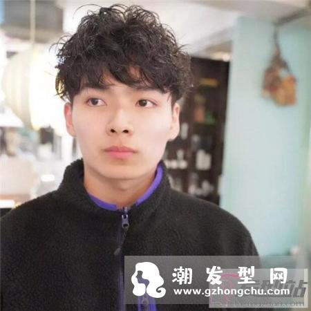 男生烫发流行哪款 层次感清新纹理烫