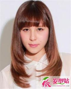 40岁女人发型烫中长发 洋气修颜重塑少女风采