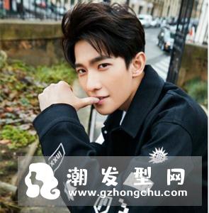 杨洋最新发型图片 三七分加逗号刘海