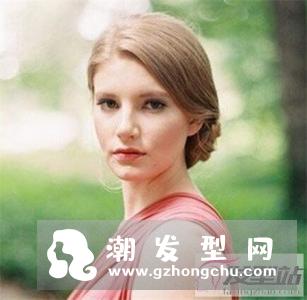 适合中年女士的盘发 妈妈款气质减龄发型