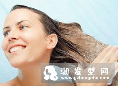 预防脱发不能忽视的误区 如何判断自己是正常脱发