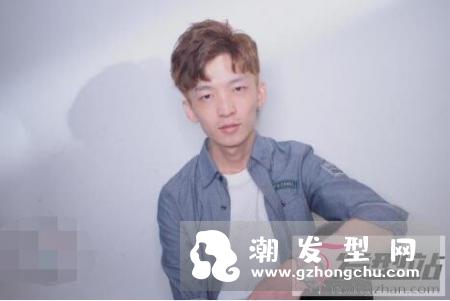 男生韩版卷发发型 帅气造型绝对是少女杀手