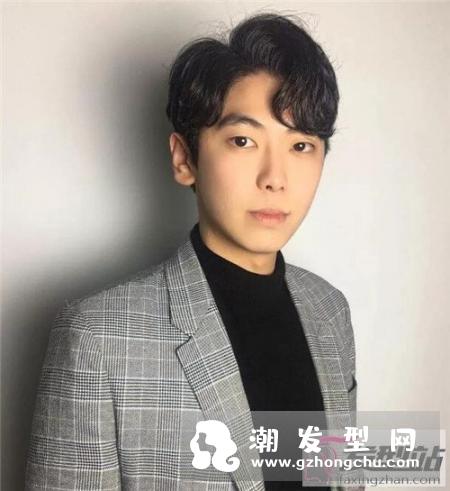 大额头男生适合的发型 “半露额”刘海让你颜值暴涨