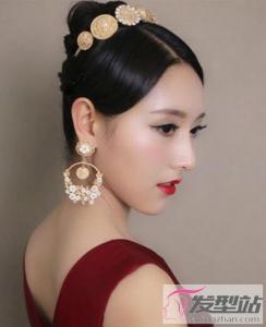 适合中年女士的盘发 优雅减龄散发女人味